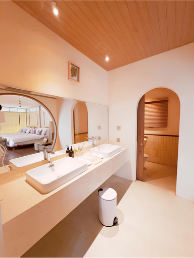 bathroom 7