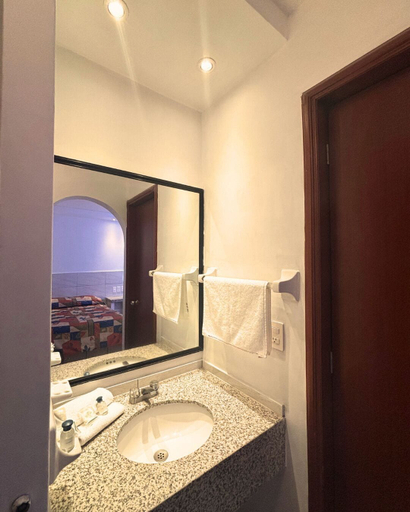 Bathroom 5, Hotel Arboledas Industrial, Guadalajara