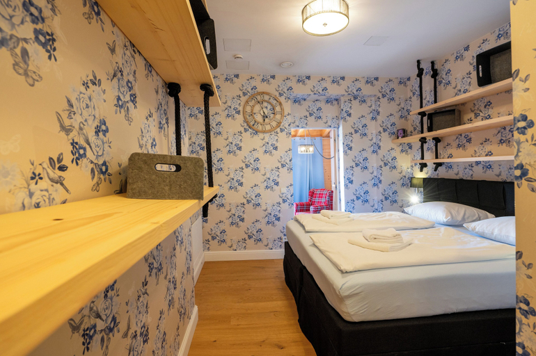 Bedroom 2, Alpenliebe Design Hotel, Traunstein