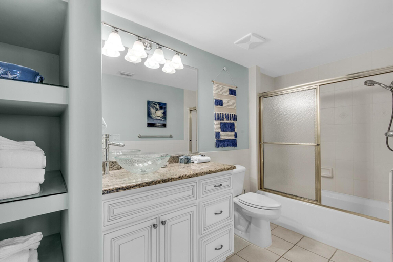 Bathroom 4, Hidden Dunes 1501, Bay