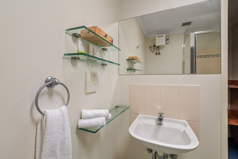 Bathroom 10