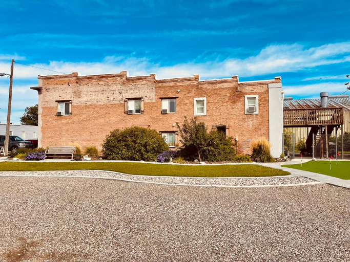 Others 4, Iona Mercantile BnB, Bonneville