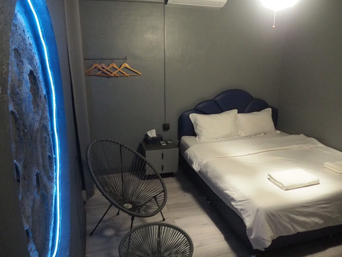 Bedroom 5, Doctor Alien Hostel, Don Muang