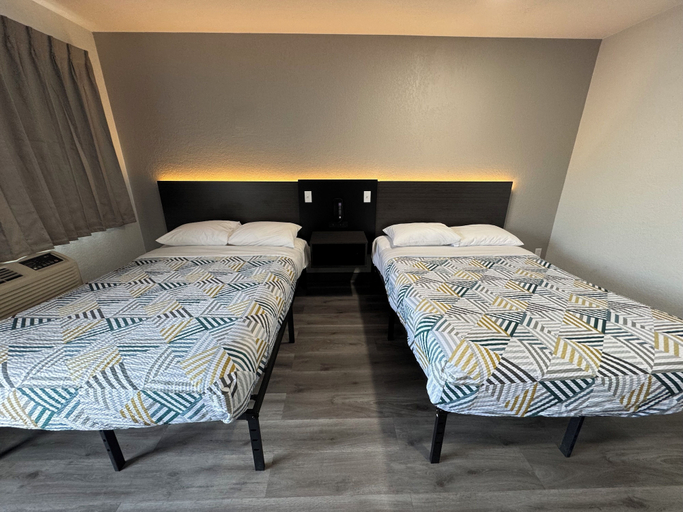 Bedroom 3, Motel 6 Willows, CA, Glenn