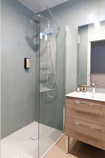 Bathroom 4, Hotel Les Herbes Folles, Seine-et-Marne