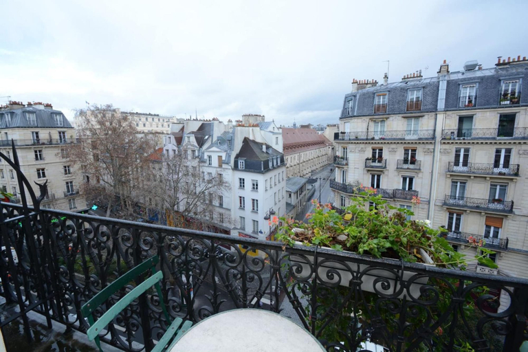 Others 4, Familia Hotel, Paris