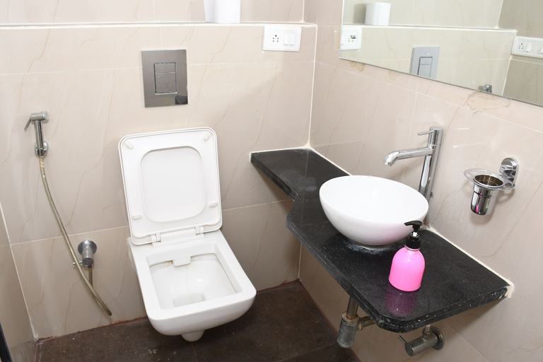 Bathroom 5, Hotel Precious Pearl, Mumbai Suburban