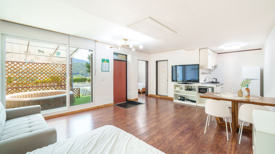 Bedroom 3, Chuncheon Dogandstay, Chuncheon