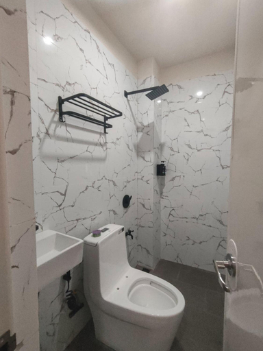 Bathroom, Iliad's Transient, Agoo