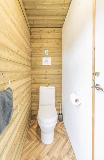 Bathroom 5, Dartmoor Reach Alpaca Farm, Devon
