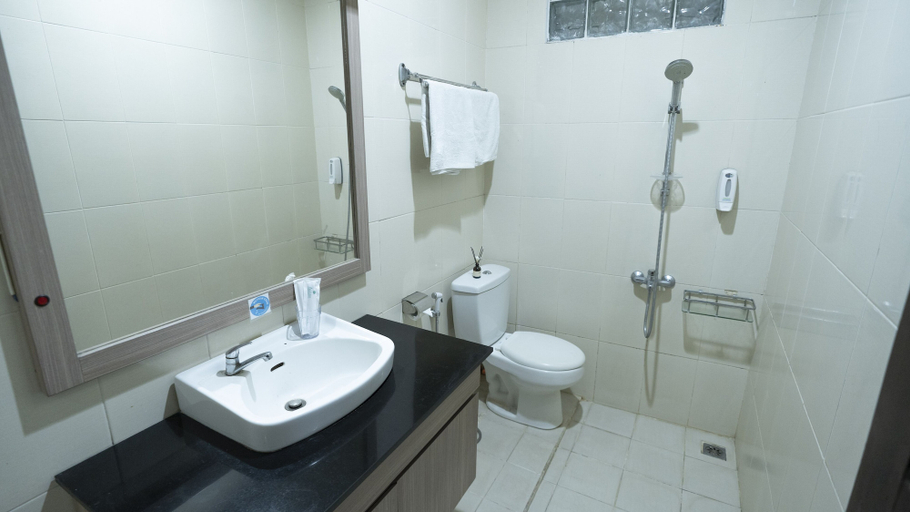 Bathroom, Aleyra Hotel and Villa's Garut, Garut