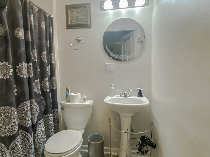 Bathroom 3, Vaiden Inn, New Kent