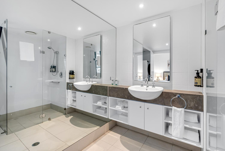 Bathroom 4, Beach Club Private Apartments Palm Cove, Cairns