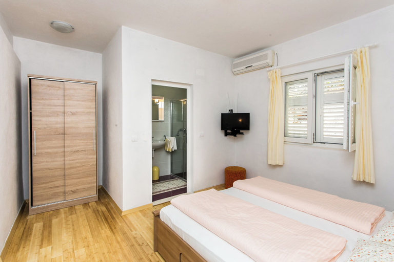 Bedroom 3, Guest House Oreb, Pojezerje