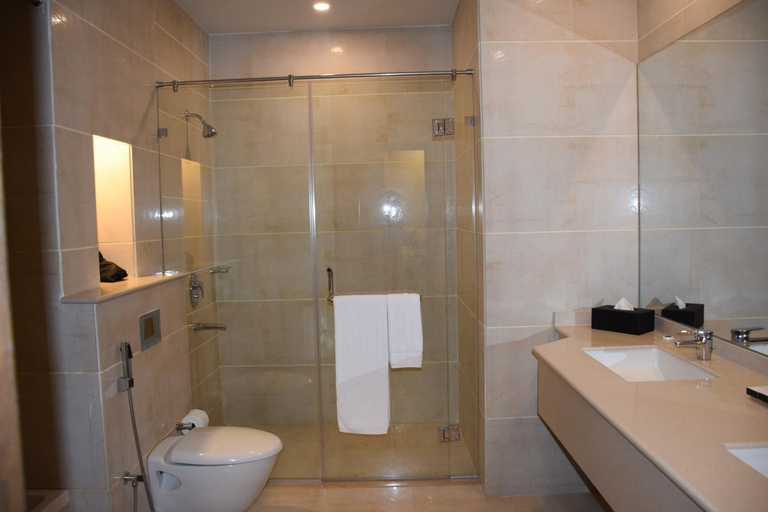 Bathroom 5, Defence Raya Golf and Country Club, Lahore