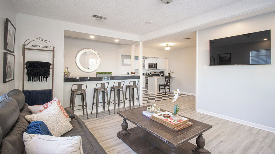 Others 1, House on Benachi, Harrison