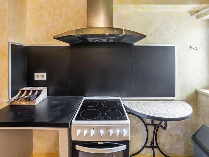 Private kitchen 2, Lively Holiday Home With Private Pool, Dordogne
