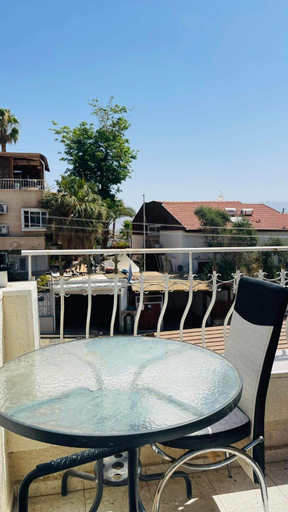 Others 4, studio apartment