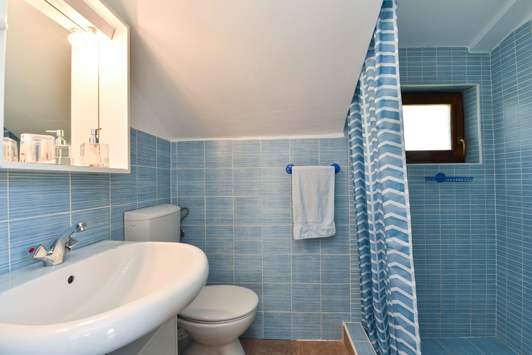 Bathroom 3, Apartment 785, Pula