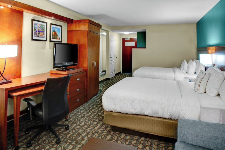 Bedroom 2, Courtyard by Marriott New Bern, Craven