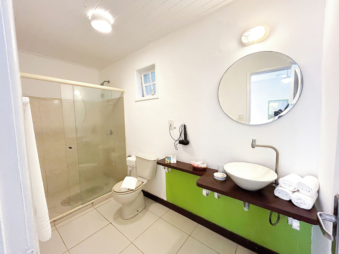 Bathroom 4, Pousada Bucaneiro, Armação dos Búzios