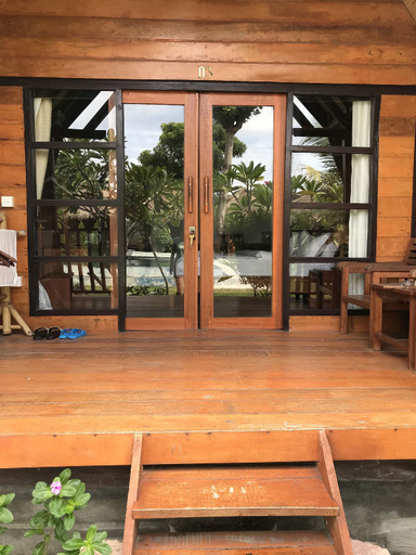 Exterior 3