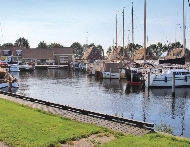 Others 5, Chalet by Water in Idskenhuizen Recreation Park, Skarsterlân