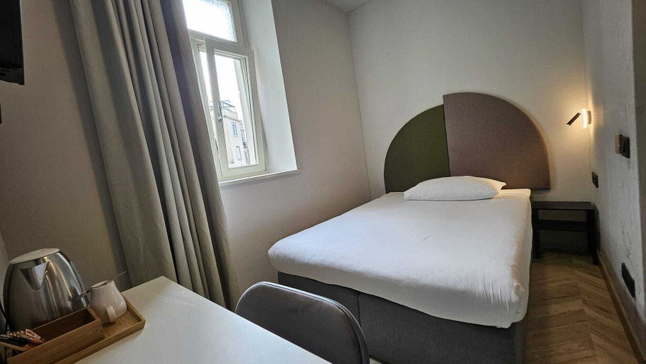 Bedroom 2, Hotel Amfiteatar, Pula
