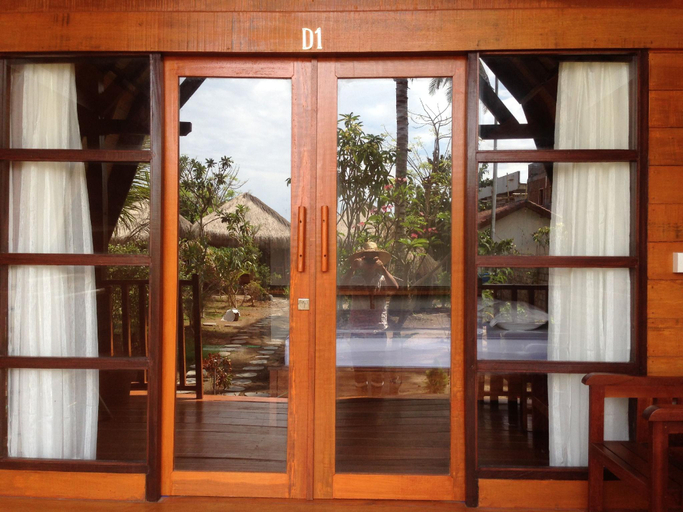 Exterior 8