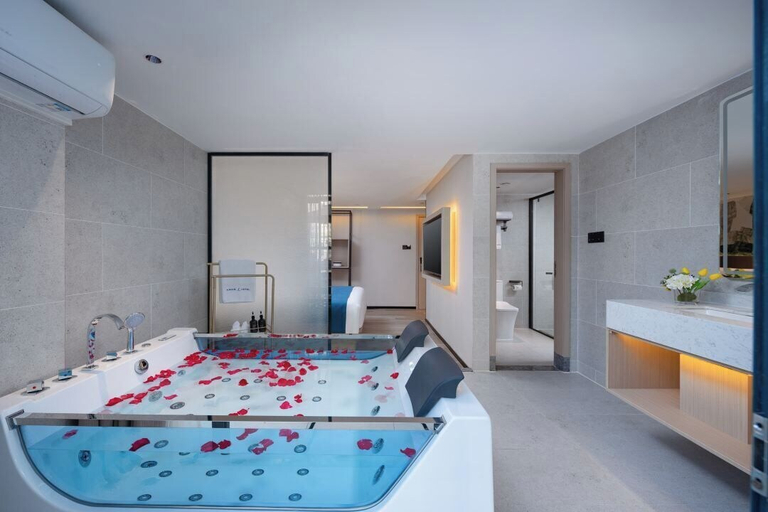 Bathroom 3, NAIVE L Executive Apartments Coast City, Shenzhen