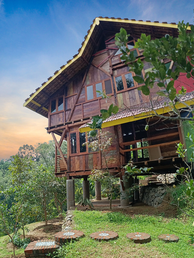 Exterior 3