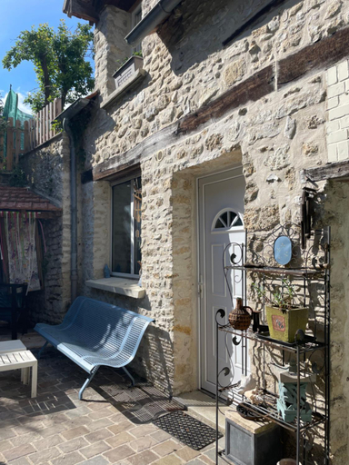 Others 2, Maison bleue, Yvelines