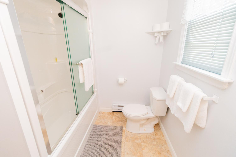 Bathroom 3, Cache Rapids Vacation Rental, Division No. 5