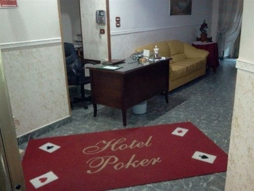 5, Hotel Poker, Napoli