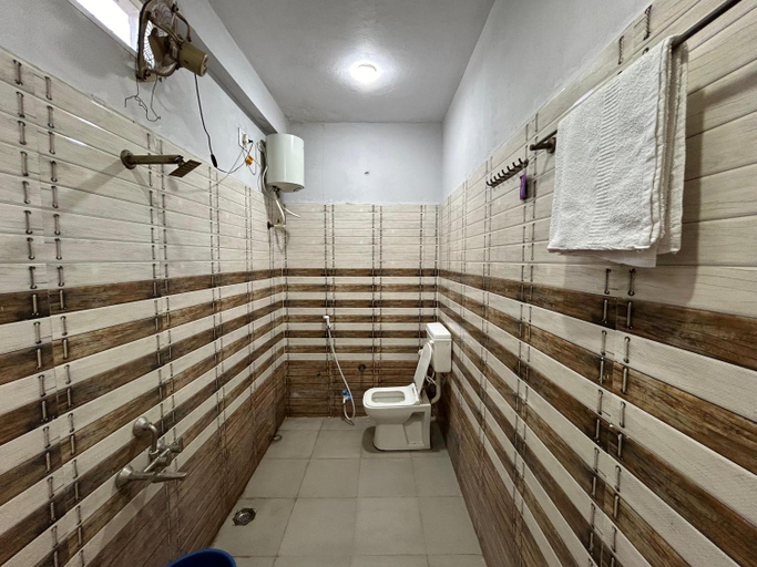 Bathroom 3, Hotel Madhuvan Ujjain, Ujjain