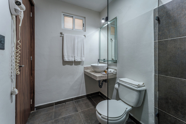 Bathroom 4, Hotel Casa Nova Mérida, Mérida