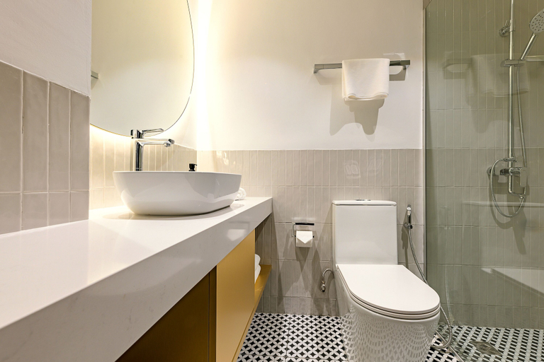 Bathroom 3, Owen House by Hmlet, Singapura