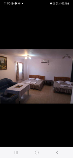 Others 4, Casa inflorita garsoniere etaj, Tuzla