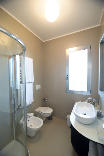 Bathroom 4, Hotel The One, Rimini