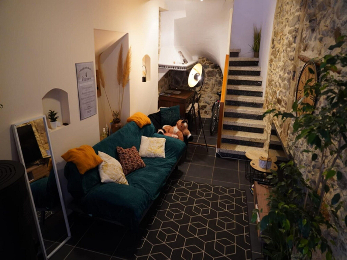 Living room 3, Beautiful Holiday Home With Fireplace, Hérault
