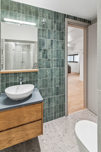 Bathroom 5, Limehome Piraeus Olive, Attica