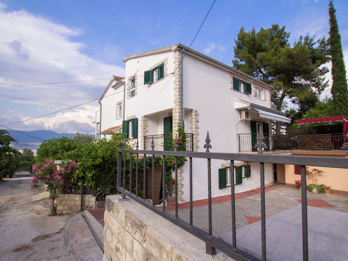 Exterior & Views 2, Apartment 5 km From Trogir's Center, Trogir