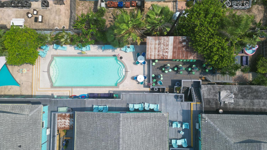 Exterior & Views 2, Upper Deck Hotel and Bar - Adults Only, Cameron