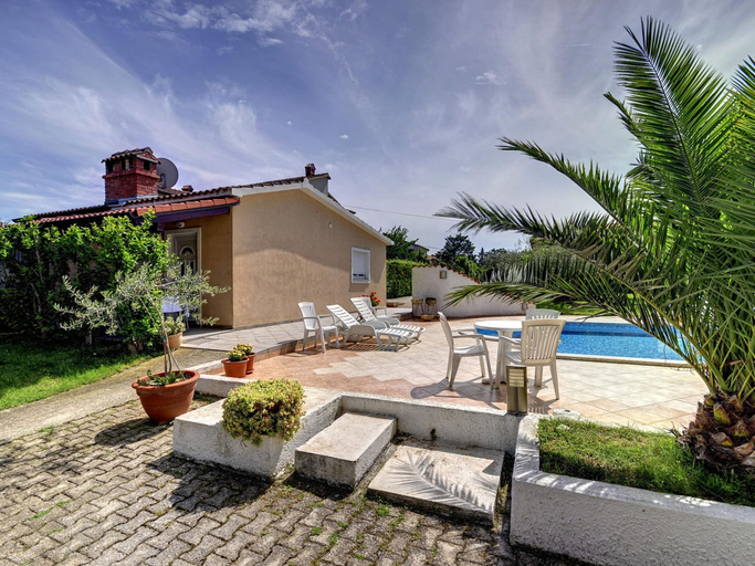 Exterior & Views 1, Apartment in Medulin near the Beach, Medulin