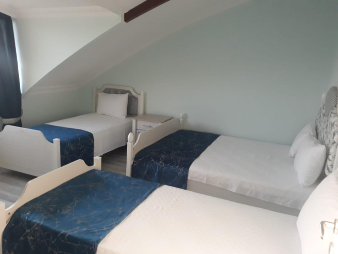 2, Geyikli Paris Otel, Ezine