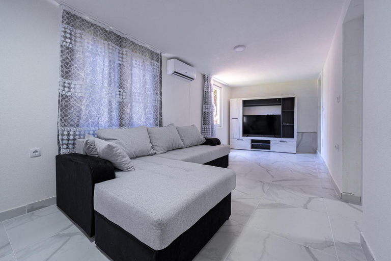 Facilities 5, Stojkovic Family Apartments