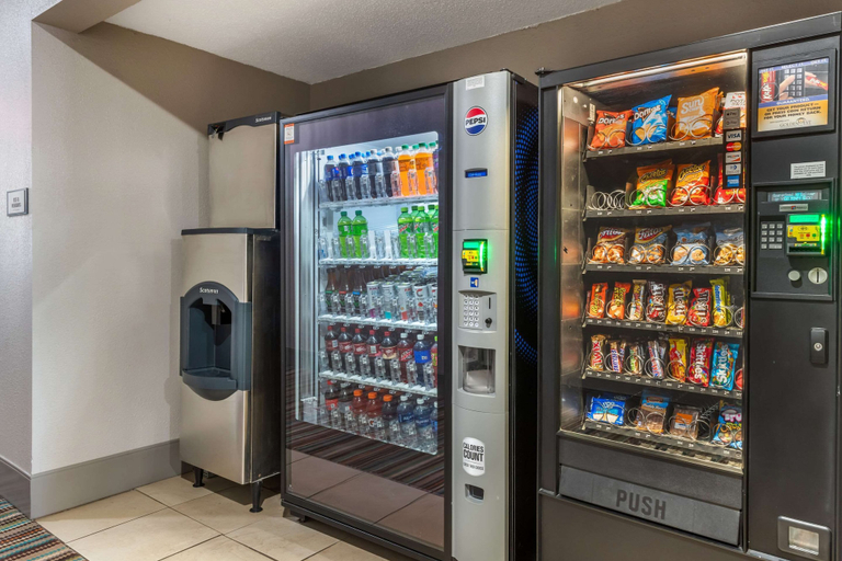 Food & Drinks 5, Country Inn & Suites by Radisson, Watertown, SD, Codington