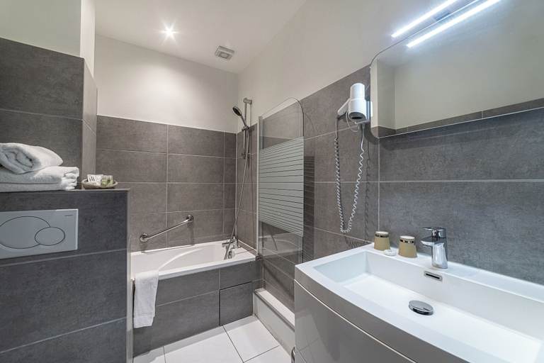 Bathroom 5, Hôtel de la Baie, Var