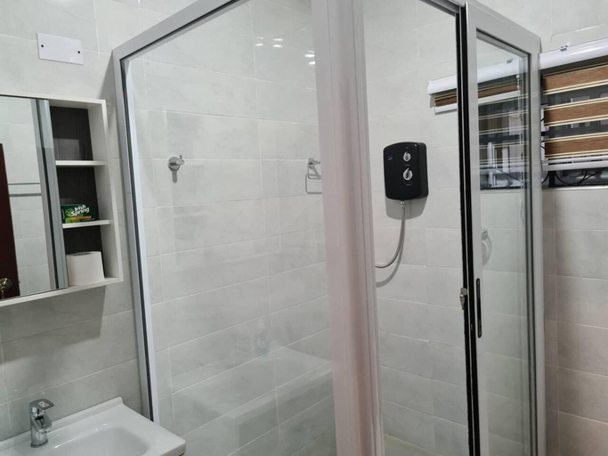 Room 3, Gorgeous, Quiet & Comfy-close to Highway-parking, Tema