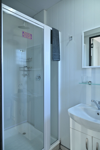 Bathroom 4, SleepOver Malelane Gate, Ehlanzeni